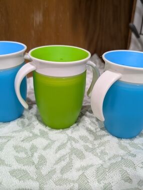 Muchkin Miracle 360 Green and Blue Dual-Handle Sippy Cup Set